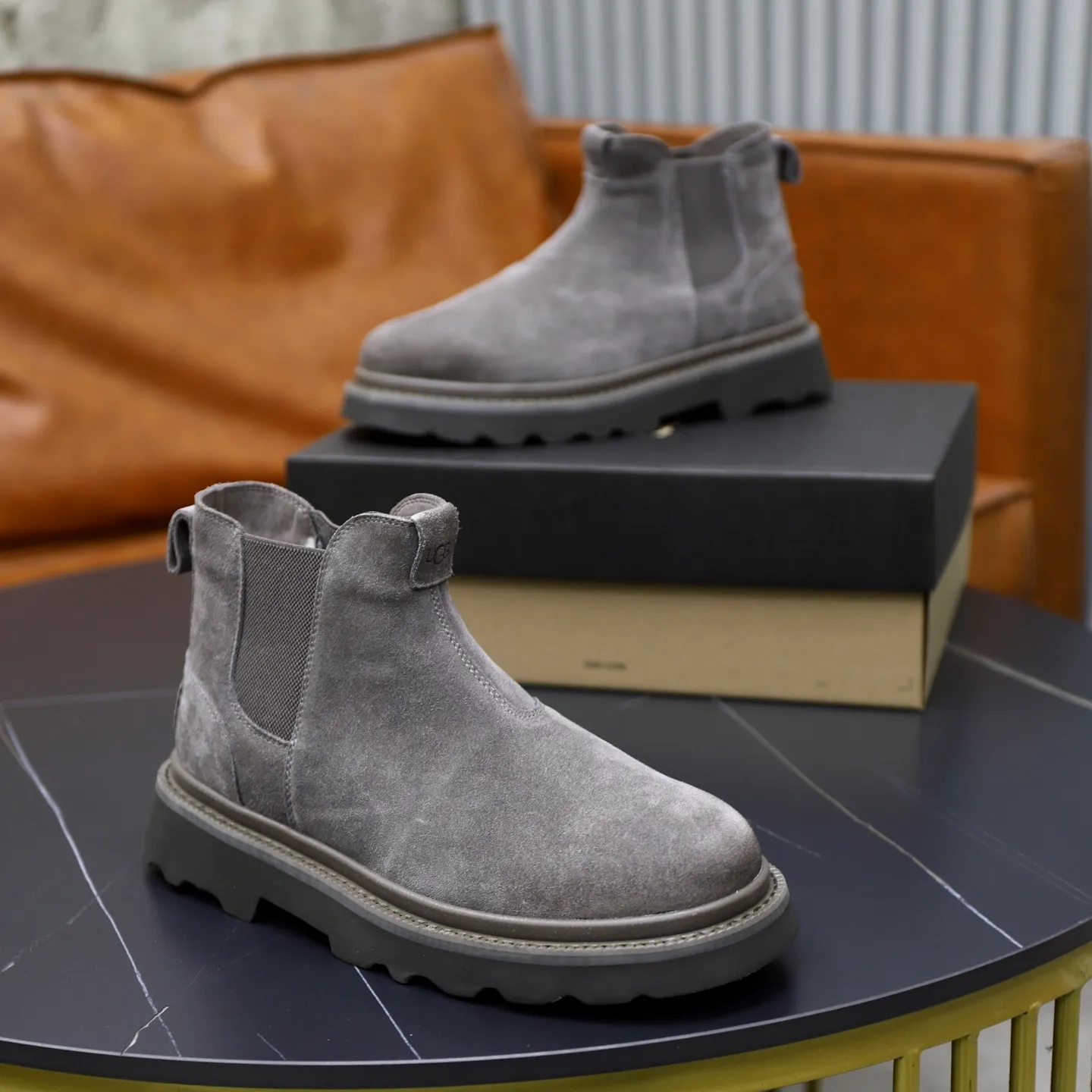 Ex-factory price: 640💰Thick wool imported from Australia Brand: UGG genuine purchasing agent Size: 39-45 Grade: Official website 1:1 Material: First layer of genuine leather waterproof and antifreeze upper Real wool lining Original non-slip soft wear-resistant outsole Style category: Men's casual shoes Trendy style Comfortable on the feet Color: Official website color synchronization
